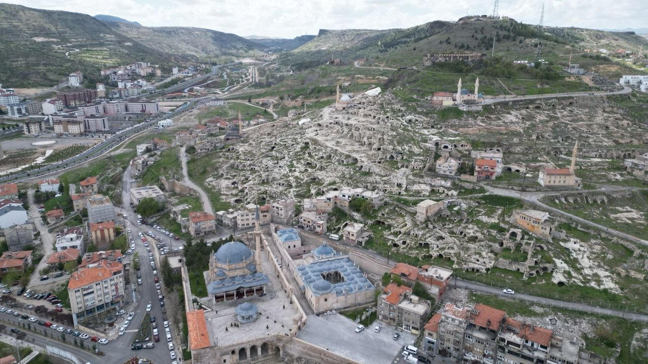 Kafa karıştıran hareket: Kapadokya Mahallesi Mecliste onaylandı
