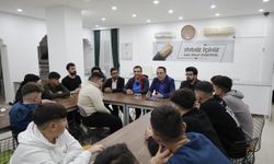 Başkan Savran gençlerle sohbet etti