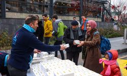 Belediye kandil simidi dağıttı