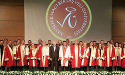NEVÜ'de öğretim üyeleri cübbe giydi