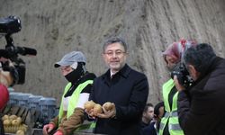 Bakan Yumaklı soğuk hava deposunu inceledi