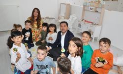 Başkan Arı işyeri açılışında çocuklarla eğlendi