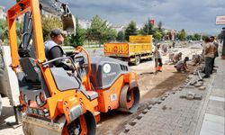 Selden zarar gören yollar onarılıyor