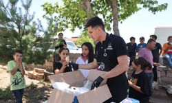 Askıda dondurma ile çocukların yüzünü güldürüyor