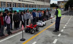 Jandarma öğrencileri trafik konusunda bilgilendirdi