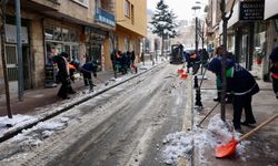 Merkezde kar temizliği yapılıyor