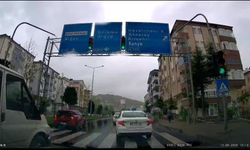 Kırmızıda durdu arkadan gelen araç çarptı