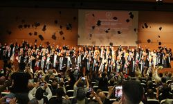 NEVÜ İlahiyat Fakültesi 8. dönem mezunlarını verdi