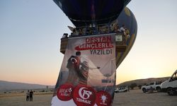 "AK Gençlik"ten sıcak hava balonuna 15 Temmuz pankartı