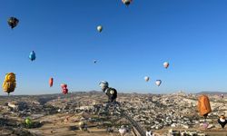 Figürlü balonlar Kapadokya semalarında