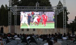 Milli maç dev ekranda izlendi