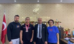 Kardelen Koleji öğrencisi bilek güreşinde il ikincisi oldu