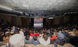 Çocuklar film izledi