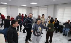 Özel İnsanlar Müzik Dolu Gecede Doyasıya Eğlendi