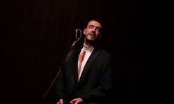 Cem Adrian, NEVÜ’de Sahne Aldı