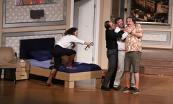 “Münasebetsiz” Tiyatroseverlerle Buluştu