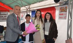 Kardelenli yazara okul müdüründen destek ziyareti