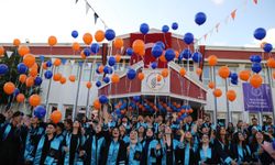 Kardelenli 12. sınıflar görkemli bir törenle mezun oldu