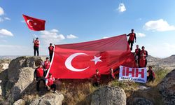 İHH ekibi, 15 Temmuz şehitleri anısına zirveye tırmandı
