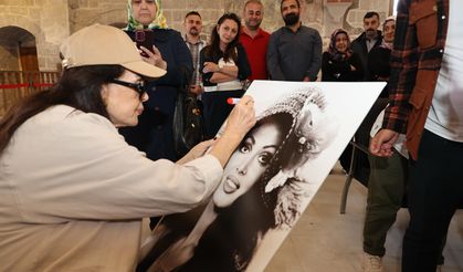 Türkan Şoray “Mahpus” filminin çekildiği kiliseyi gezdi