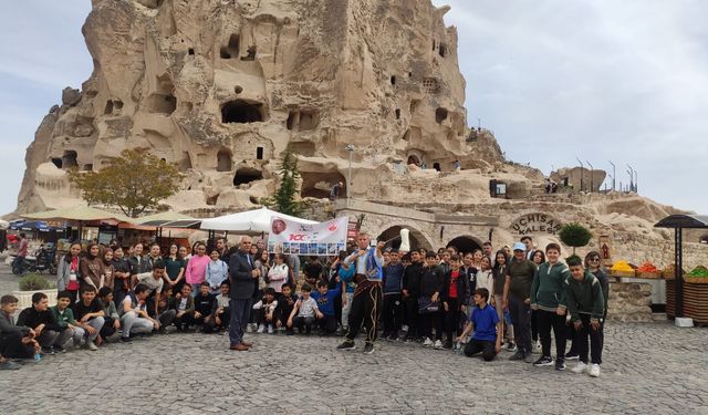 Kasabalardaki öğrenciler Kapadokya'yı geziyor