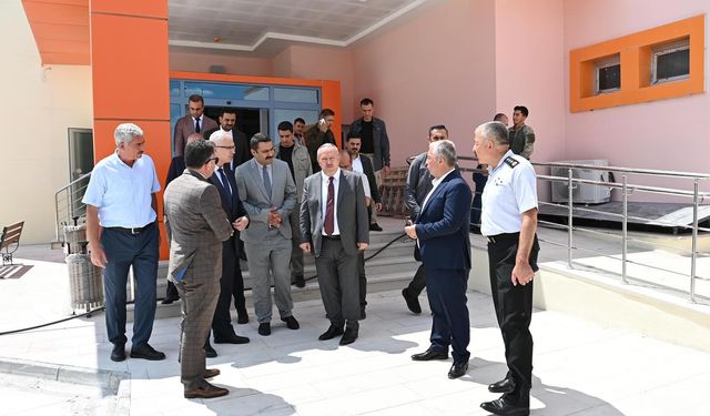 Vali Fidan Kozaklı Devlet Hastanesi inşaatını inceledi