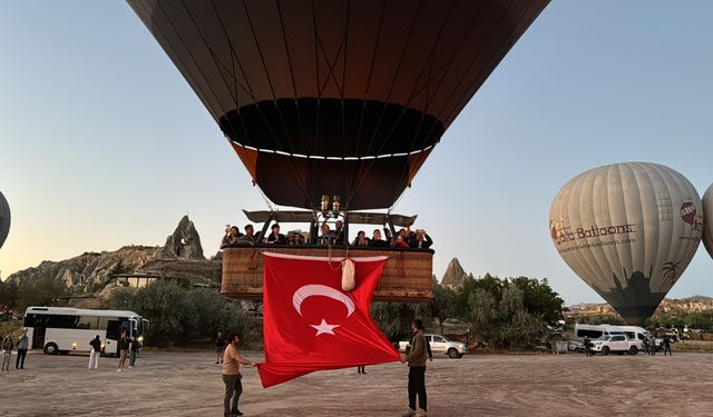 Balonlar 30 Ağustos’ta Türk bayraklarıyla havalandı