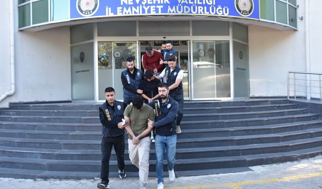 Berber örgüt lideri çıktı, polis tepelerine çöktü