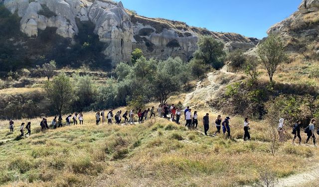 NEVÜ 1. sınıf öğrencilerine vadi yürüyüşü düzenlendi