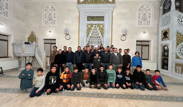 Avanos’ta teravih namazına gelen gençlere umre ödülü
