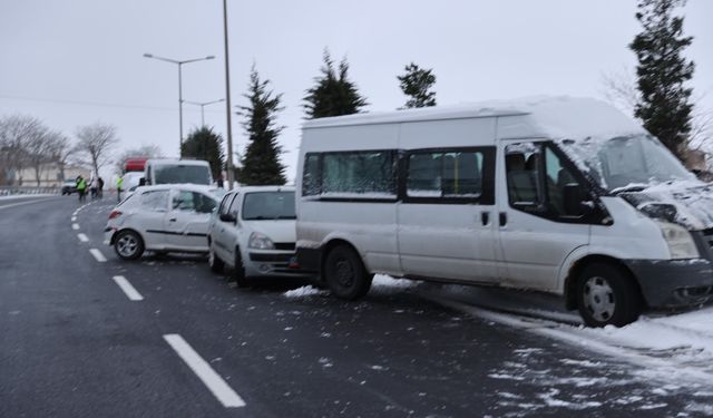 Çevre yolunda 6 araç birbirine girdi