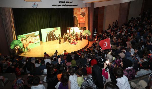 Kırmızı Başlıklı Kız ve Orman sahnelendi