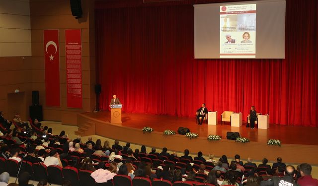 Uluslararası İlişkiler ve Ekonomi konferansı