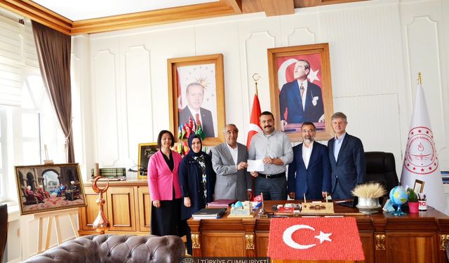 Vefat eden öğretmen için 720 bin lira toplandı