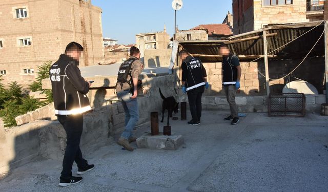 Kargoyla gelen uyuşturucuya helikopterle baskın