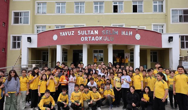 Okul bahçesine sera kuruldu