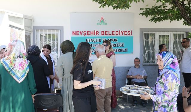 Kursiyerler aşure ikramında bulundu