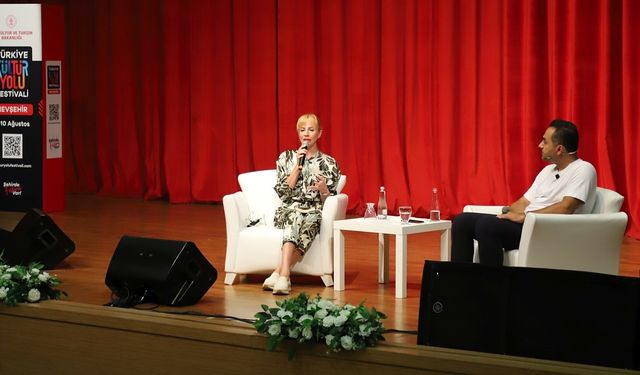 “Züleyha ile Sınırsız Sohbetler” söyleşisi düzenlendi