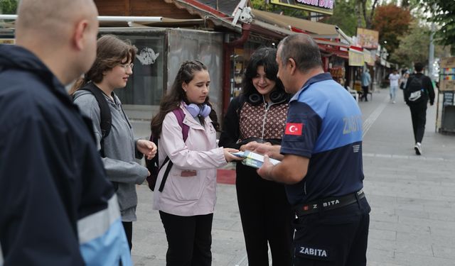 Başkan Arı’dan öğrencilere bitmeyen kalem