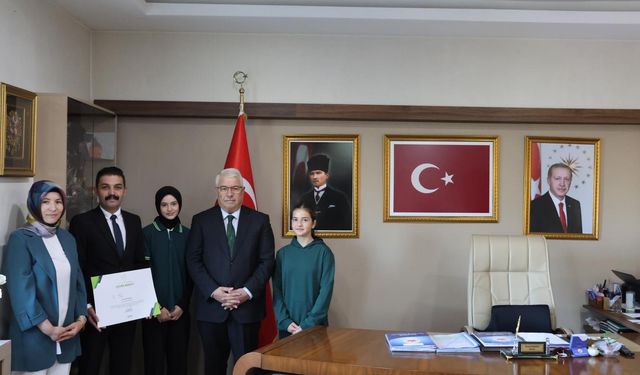 Gazi Ortaokuluna ‘Çevre Berat’ı ödülü