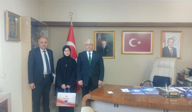 Dereceye giren Kardelenli öğrenciye İl Müdüründen ödül