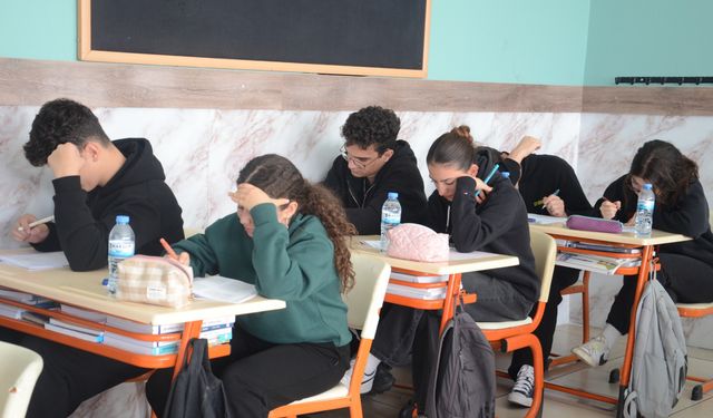 Kardelen Eğitim Kurumlarında deneme sınavı yapıldı