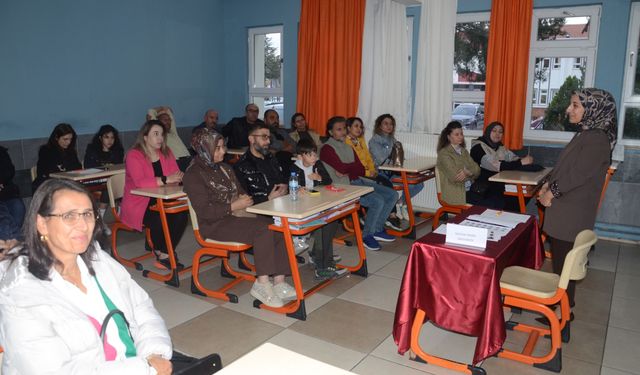 Özel Kardelen Fen ve Anadolu Lisesinde 10. sınıfların veli toplantısı yapıldı