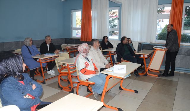 Özel Kardelen Fen ve Anadolu Lisesinde 11. sınıfların veli toplantısı yapıldı