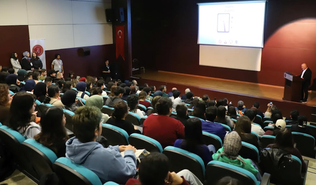 “Sevginin Anatomisi” semineri düzenlendi