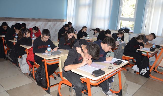 Kardelen’de Türkiye geneli TYT deneme sınavı yapıldı