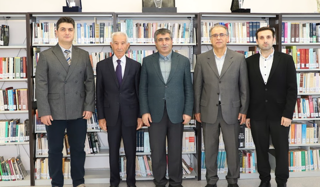 Aktekin, Prof. Dr. Zeynep Korkmaz Koleksiyonu’nu inceledi