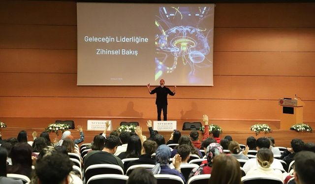 “Geleceğin Liderlerinin Zihin Yapısı” konferansı düzenlendi