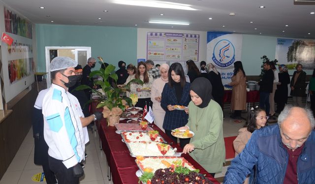 Kardelen Eğitim Kurumlarından unutulmayacak Öğretmenler Günü jesti