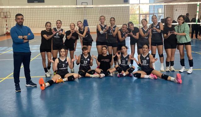 Kardelen Koleji voleybolda Altınyıldız’ı farklı yendi